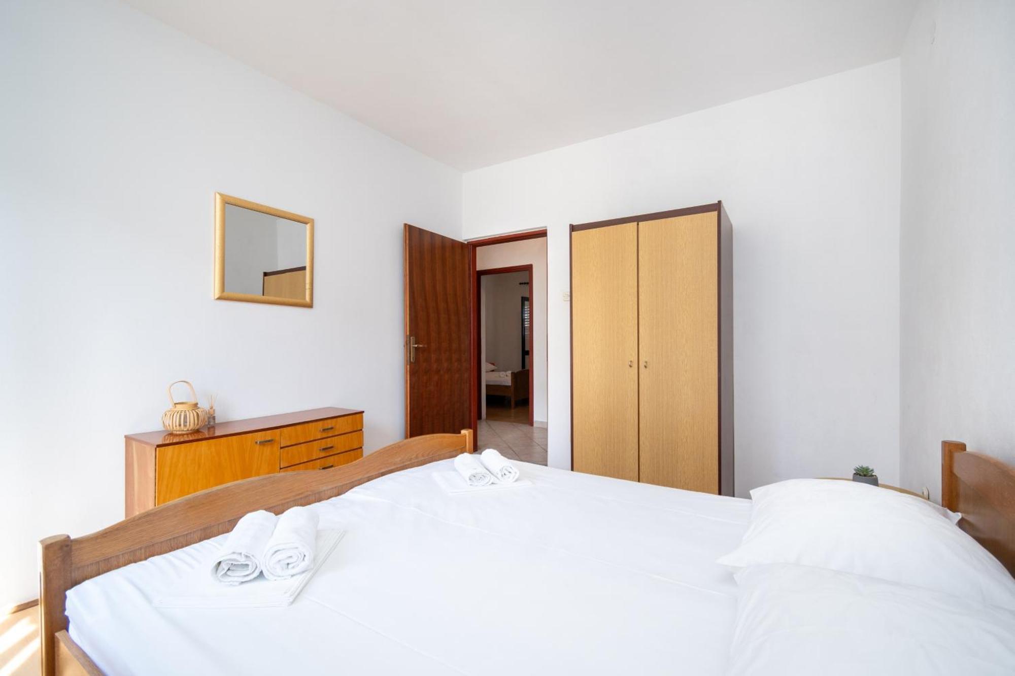 Apartments With A Parking Space Pag - 15765 Pag Town Room photo